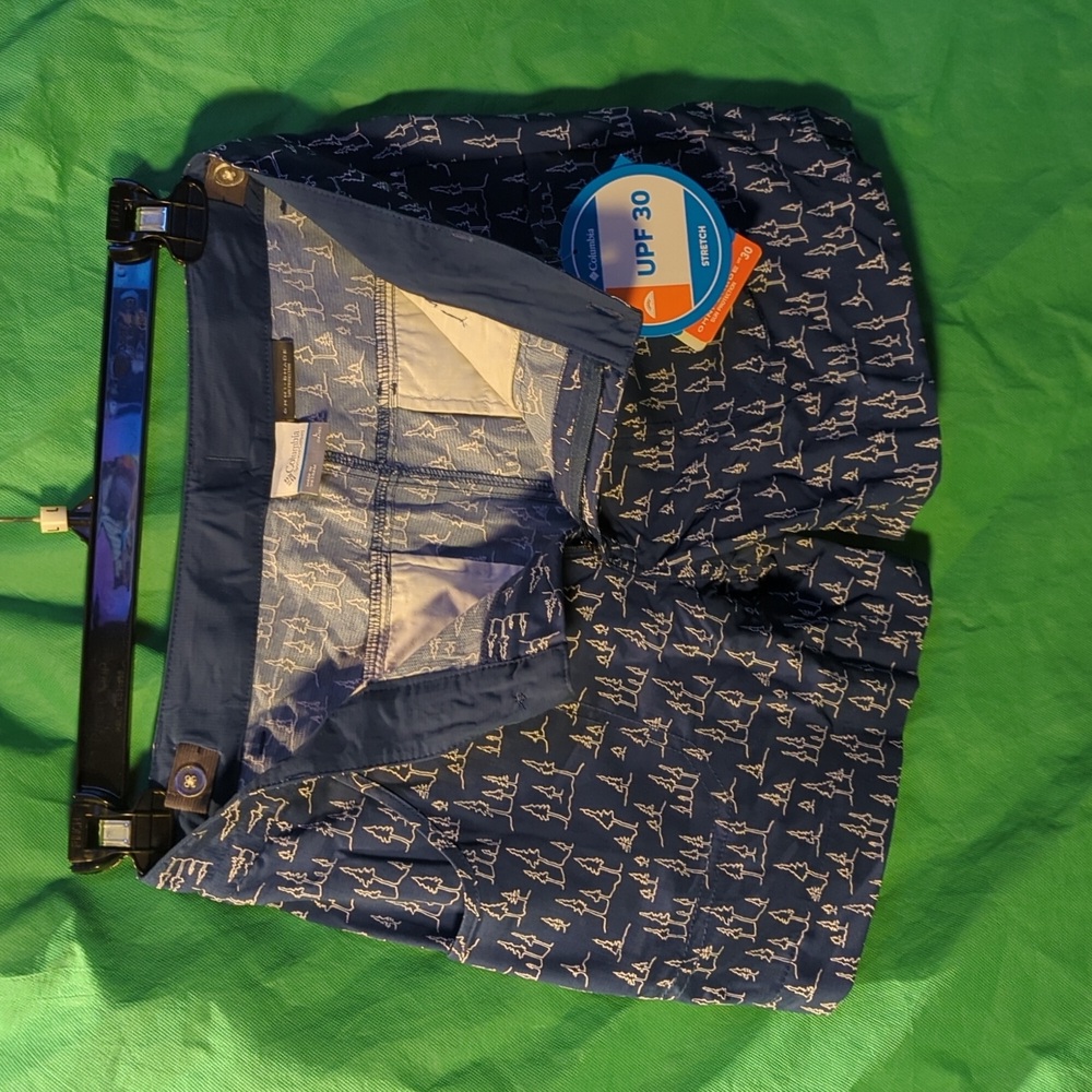 Columbia Shorts Lg youth